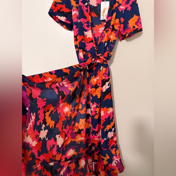 Women's High-Low Wrap Maxi Dress in Pink & Navy Floral - Picture 4 of 8
